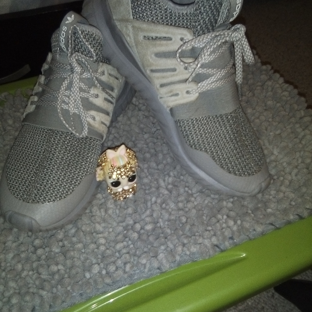 Women's shoes